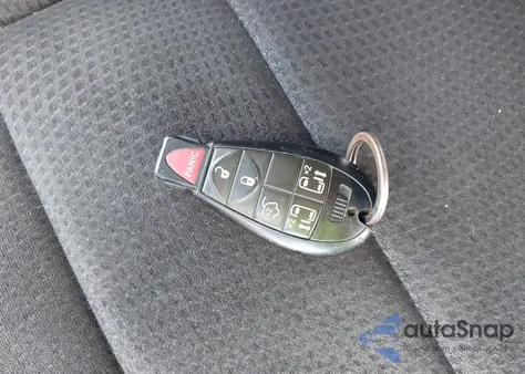 2011 Chrysler Town & Country Touring from USA, damaged, VIN 2A4RR5DG1BR781583